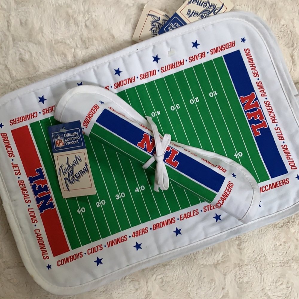 🆕🔥8 Vintage 1980 NFL Tailgate Placemats